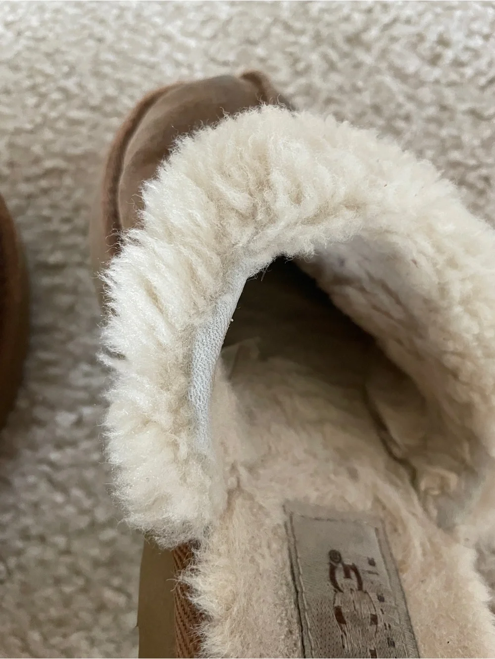 UGG Australia Kids’ Shearling Comfortable Slippers Size 1 Winter Cozy Leather